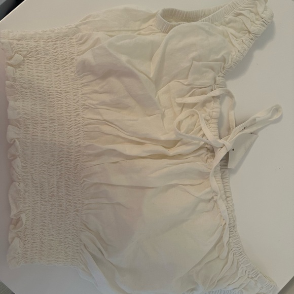 New With Tags brandy melville off the shoulder cropped blouse!! - Picture 2 of 2